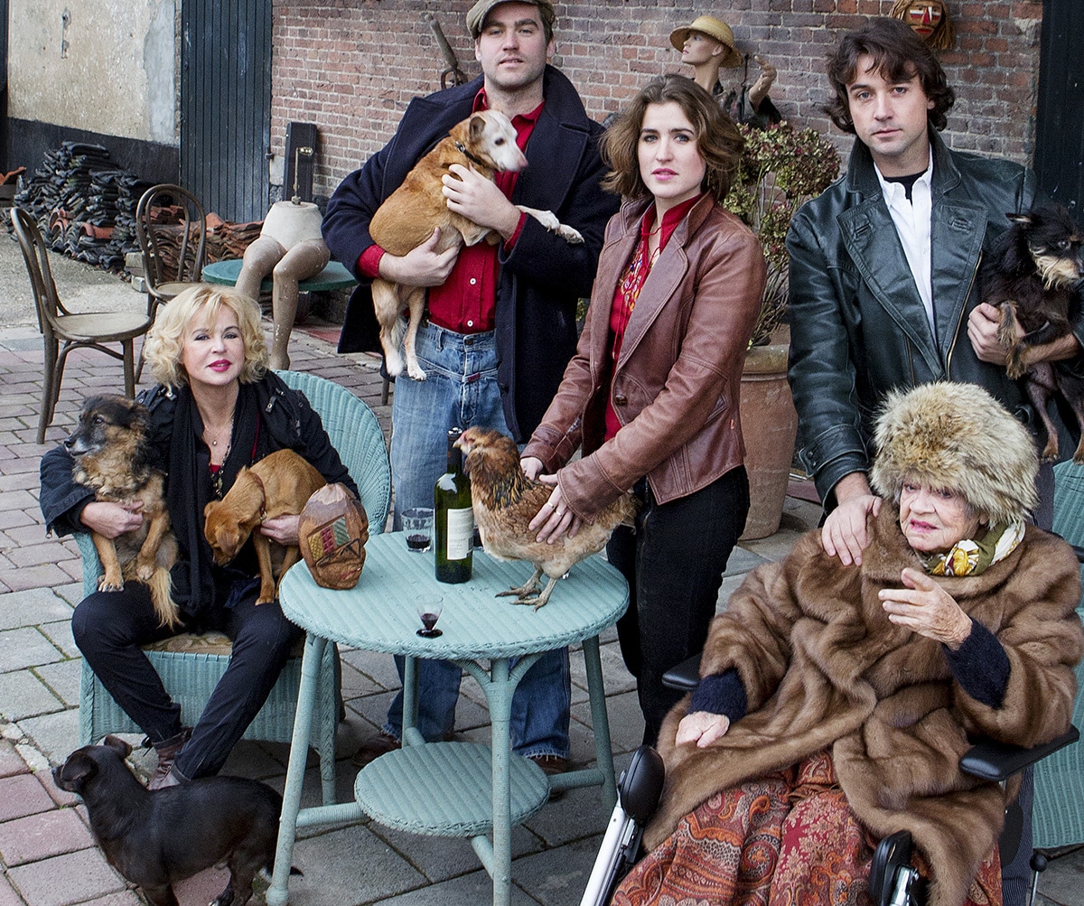 Nederland, Buren, 1 december 2012. David Blom (met pet) en zijn familie. Links, moeder Lydia van den Heuvel, midden zus Sarah en rechts broer Misha Blom. Rechts: oma Niesje (?) (95 jaar en dement). Foto: Jorgen Caris